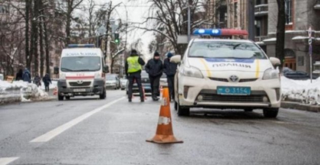 Кровавый ад: украинку убило колесом прямо на остановке