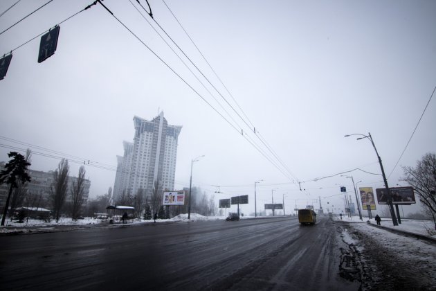Ночью и утром в Киеве туман, водителей просят снизить скорость