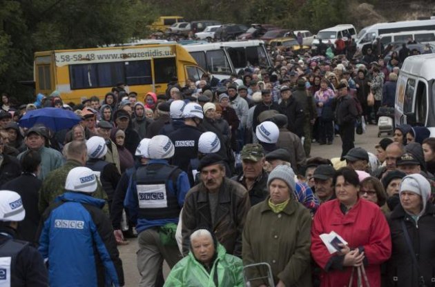 Боевики ограничили выезд мирных жителей из оккупированного Луганска