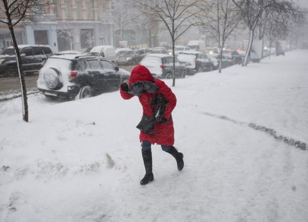 Ливни, снег и мороз: на Украину надвигаются сразу два циклона