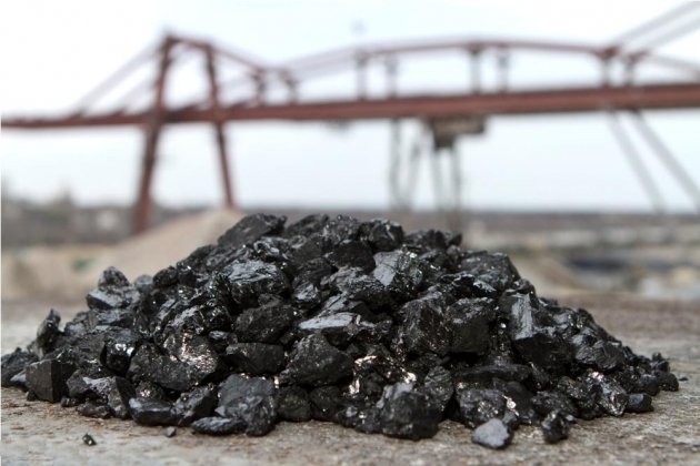 Обнародованы фото, как украинский уголь вывозят в РФ, а потом продают Украине