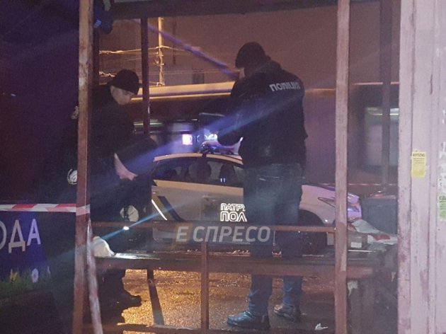 В Киеве подорвали полицейских, авто прошило осколками