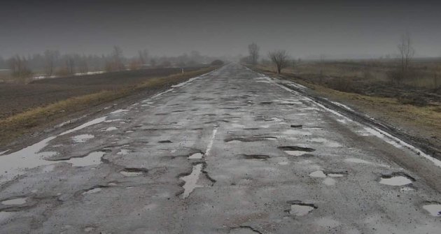 Яма на яме. Водители жалуются на ужасное состояние трассы Одесса-Киев