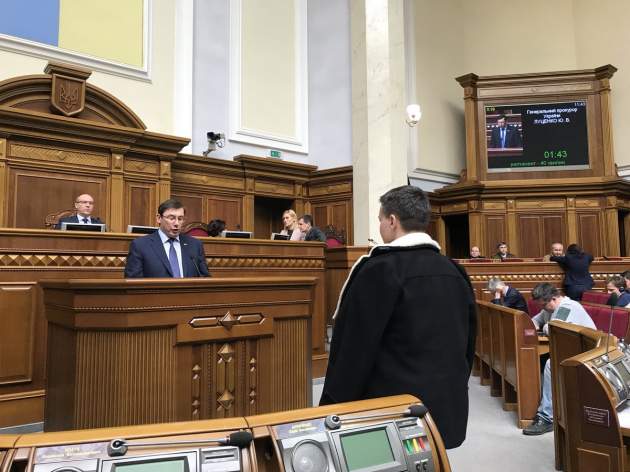 Сейчас пистолет достанет: появились фото «схватки» Луценко и Савченко в Раде