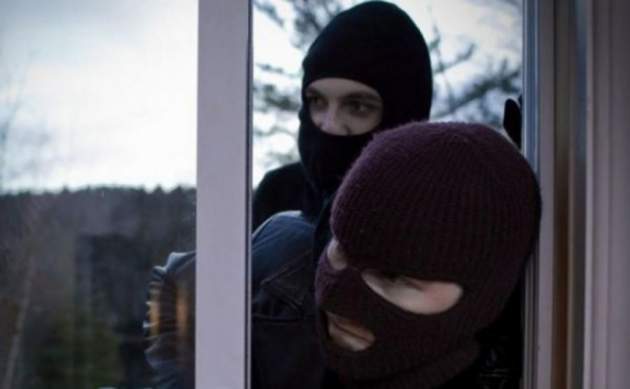 Дерзкое нападение под Киевом: взяты в заложники дети