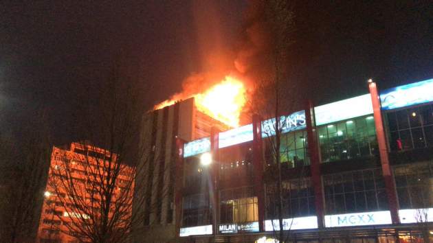 В России загорелся жилой дом, люди в страхе выбегали на улицу