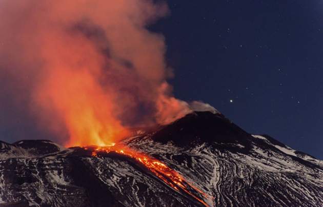 Вулкан Этна собирается "упасть" на дно моря