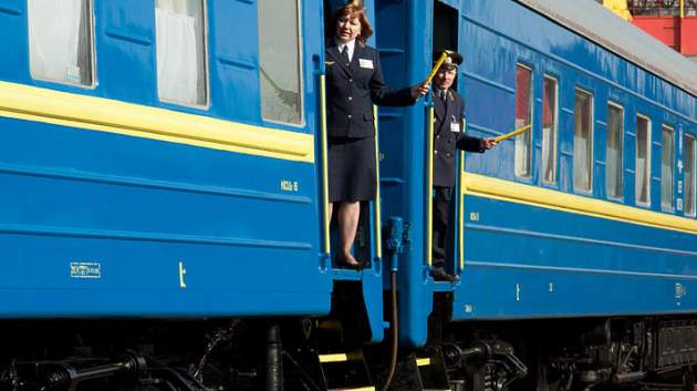 "Укрзализныця" назначила 12 дополнительных поездов на Пасхальные праздники