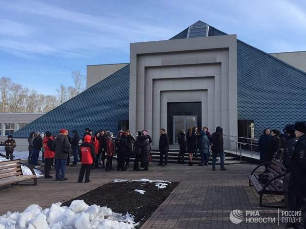 Вся Россия в слезах: начались похороны жертв пожара в Кемерово