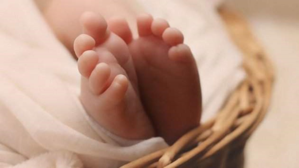 В Финляндии мужчина впервые родил ребенка
