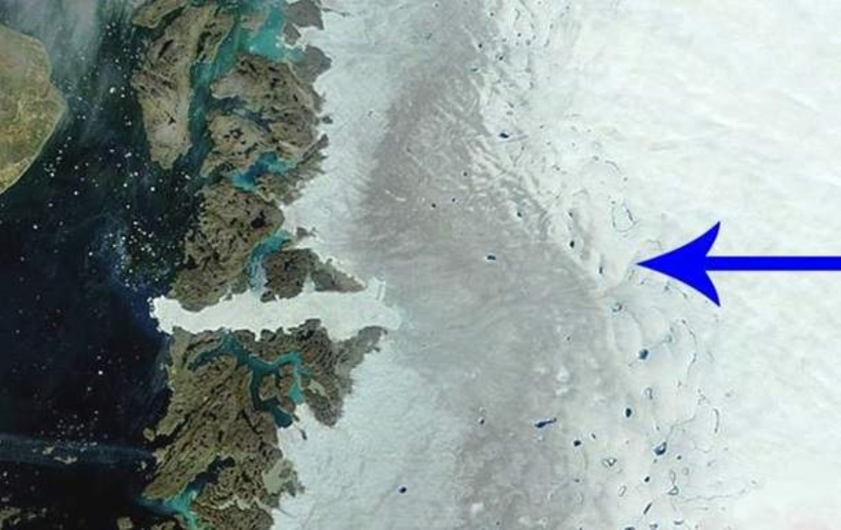 В Гренландии обнаружили угрожающую "темную" зону