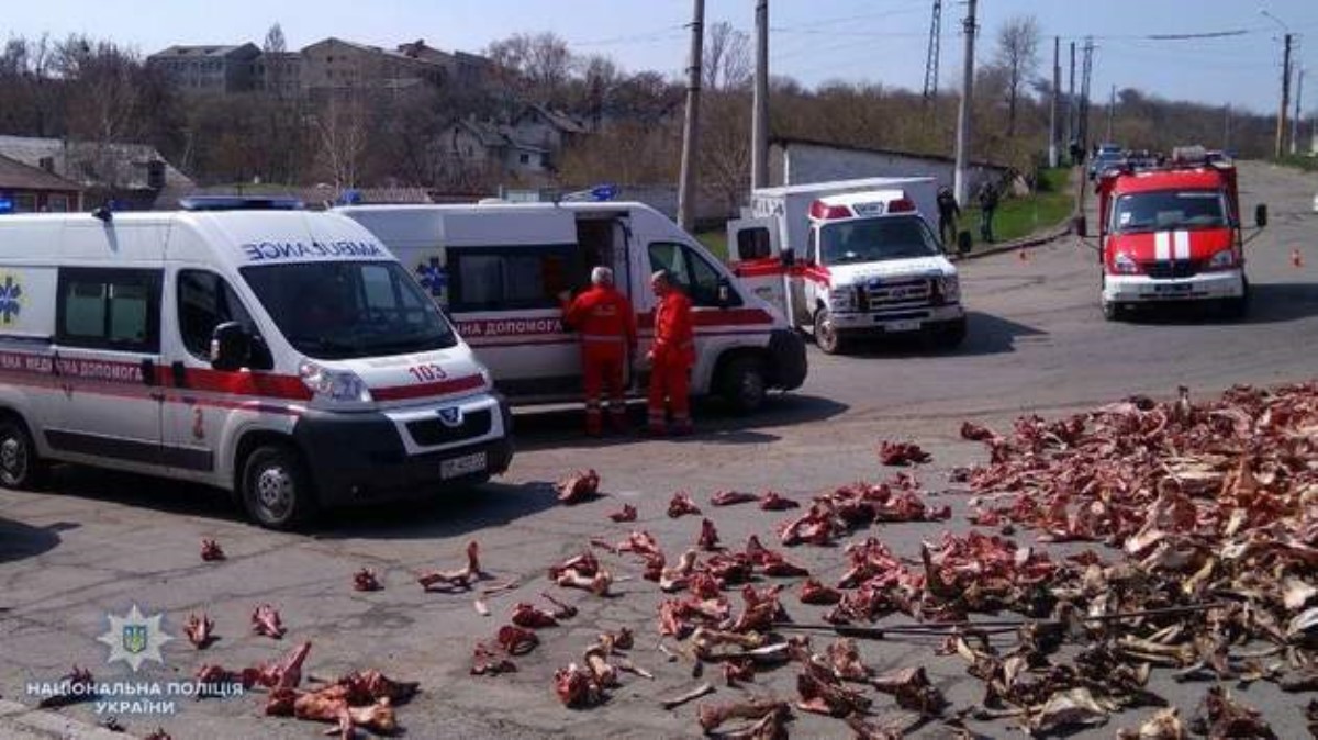 Посыпались кости: на Луганщине в ДТП с маршруткой пострадали 10 человек