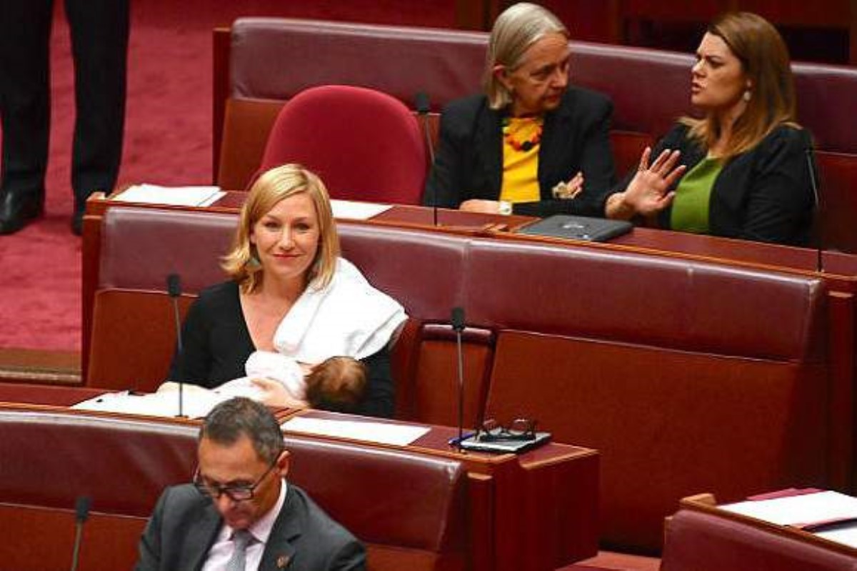 Сенат США разрешил кормить грудью детей на заседаниях