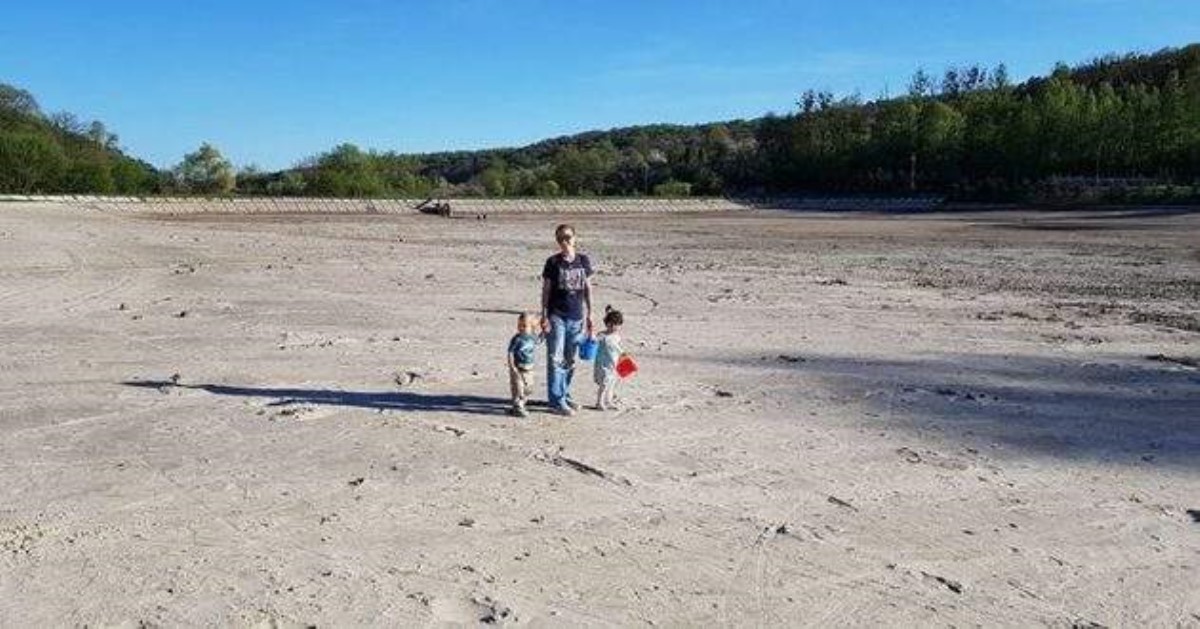 В Украине "ушло" под землю целое озеро