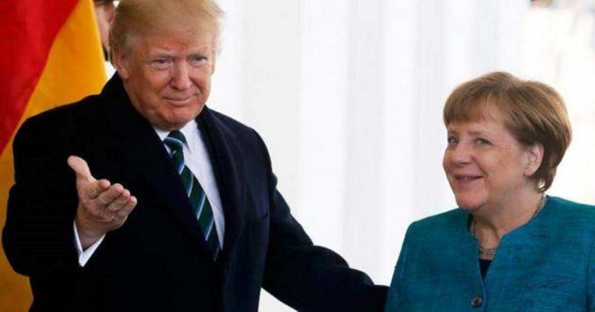 Трамп усыпал Меркель поцелуями: известно за что