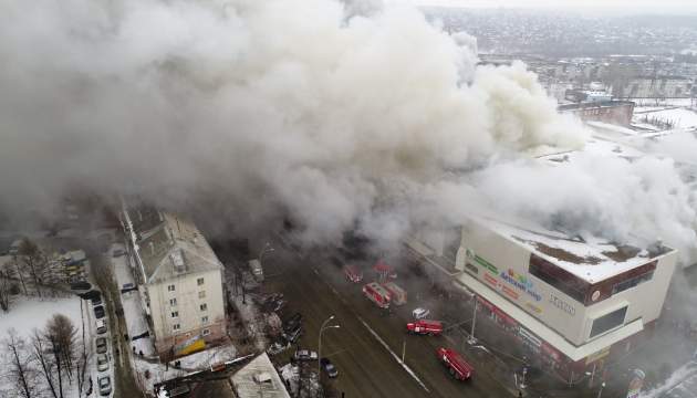 Чем на самом деле занимались спасатели в Кемерове, когда вспыхнул пожар. Видео