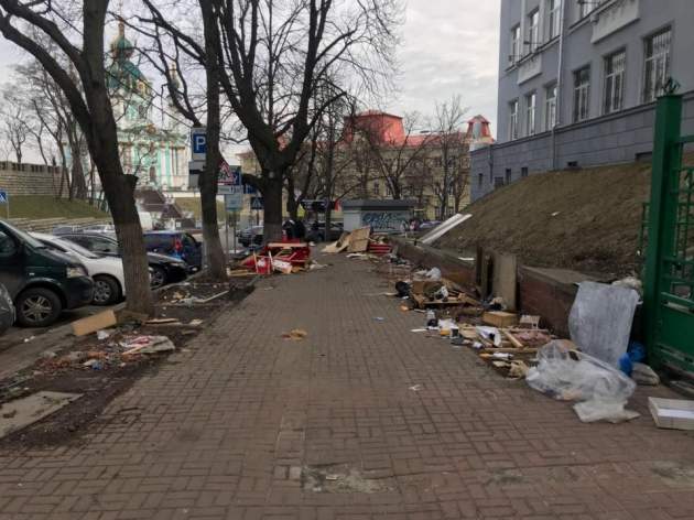 На Андреевском спуске в Киеве разогнали всех торгашей