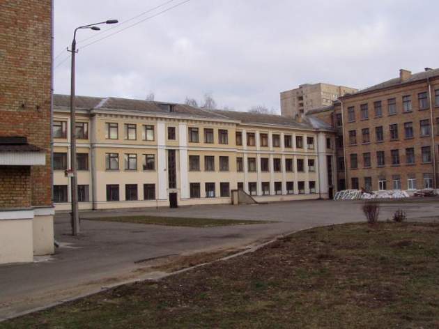 Первоклассница пережила клиническую смерть в киевской школе