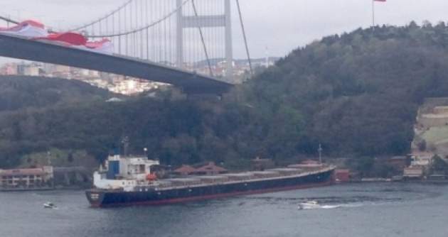 В Стамбуле танкер, следовавший в Украину, врезался в особняк на берегу Босфора