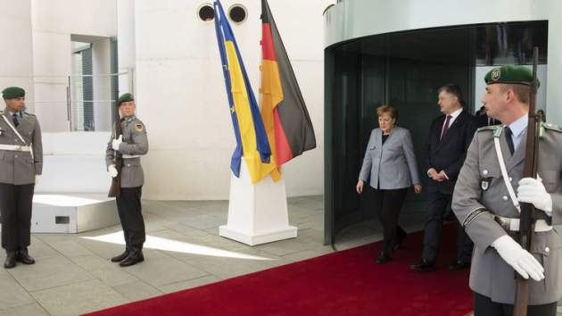 Меркель не поможет? Почему визит Порошенко в Берлин не стал прорывом