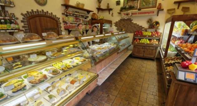 Украинцев предостерегли от покупки еды в отделах кулинарии