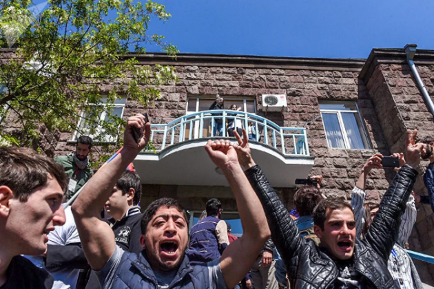 В Армении заявили о начале "бархатной" революции: все подробности