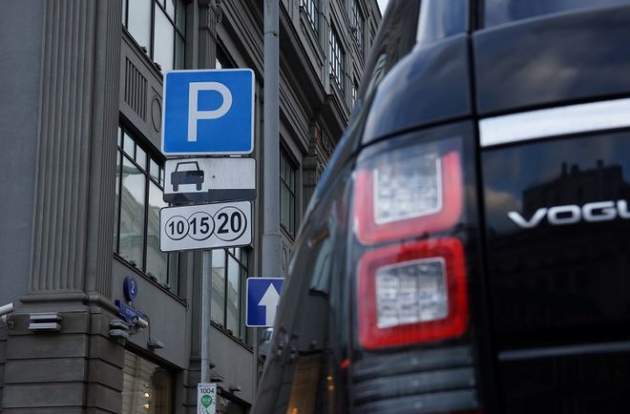 Парковка по-новому: больше паркомест, частные эвакуаторы и суровый контроль