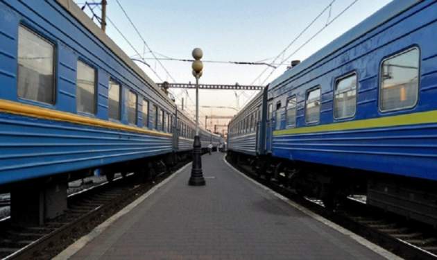 «Укрзализныця» назначила 20 дополнительных поездов на майские праздники