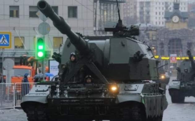 В Москве появилось большое количество мощной военной техники