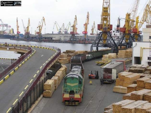 Железная дорога, авто, порты: украинские товары повезут по-новому