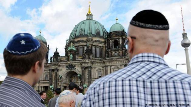 Меркель пообещала евреям безопасную жизнь в Германии