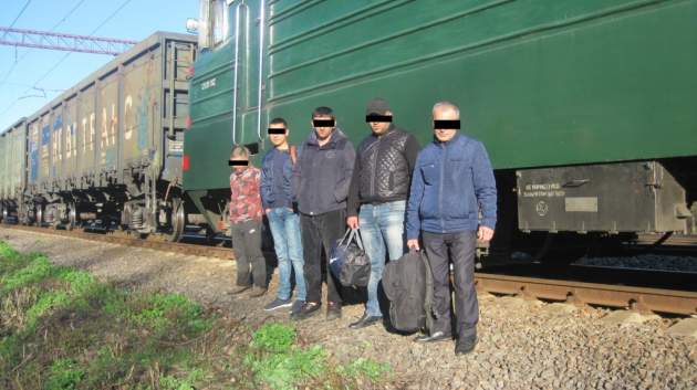 Группа иностранных заробитчан пыталась выехать из Украины в РФ в товарном вагоне