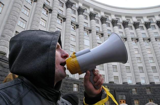 Почти 70% украинцев выступают за радикальные перемены