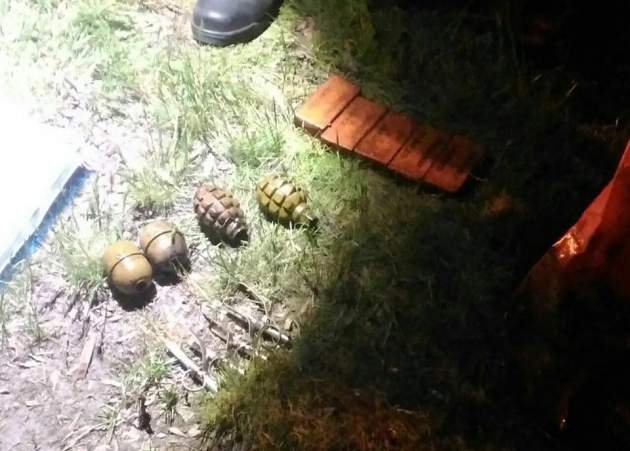 Слишком любопытный киевлянин случайно нашел боевой схрон на Трухановом острове. Фото