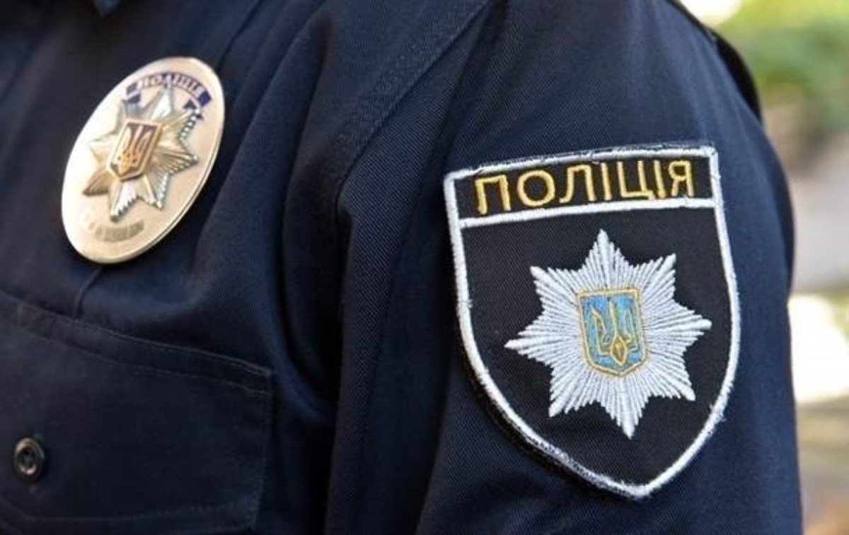 Полицейским пришлось применить автомат: под Киевом АТОшник устроил стрельбу на остановке