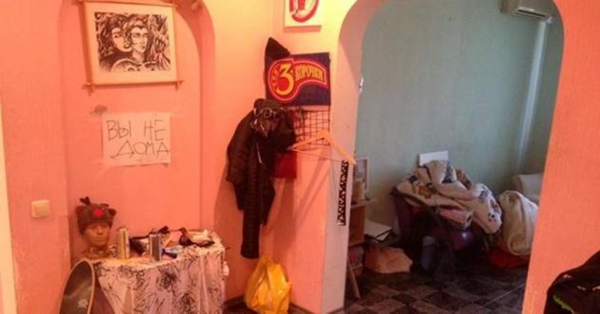 Грязная мебель и стены в краске: в Киеве две девушки разгромили съемную квартиру за 15 тысяч