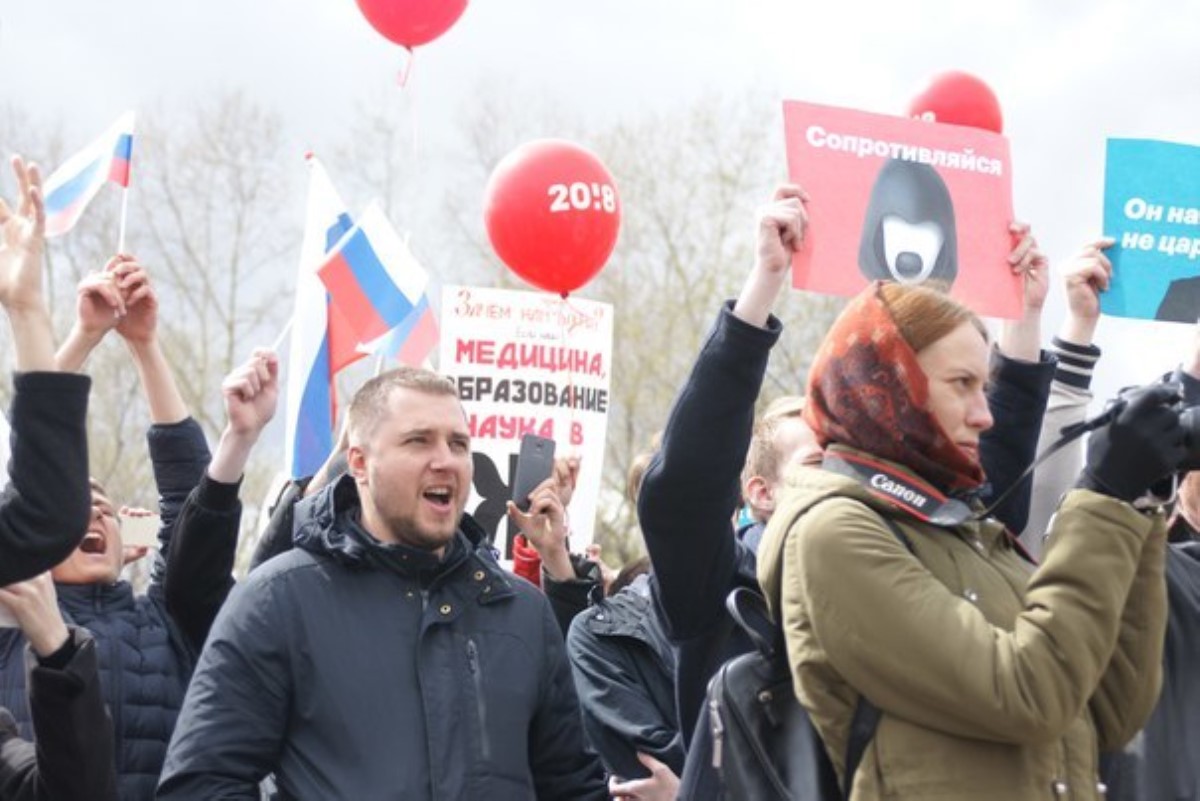 "Он нам не царь": по всей России начались протесты