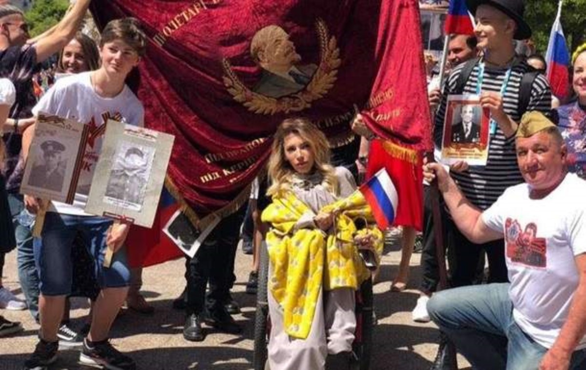 Россияне прошлись по улицам Лиссабона с флагами "ЛДНР". Видео