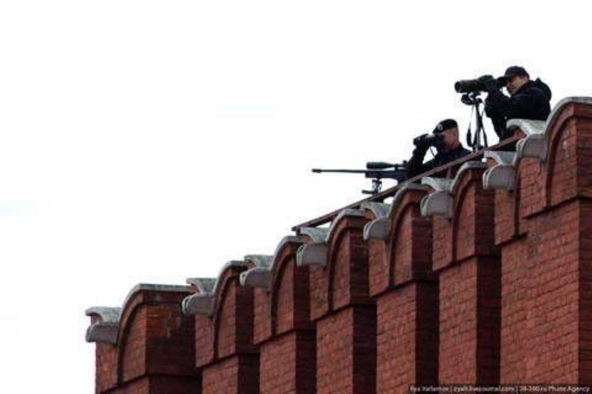 На крыше Кремля снайперы: что происходит в день инаугурации Путина