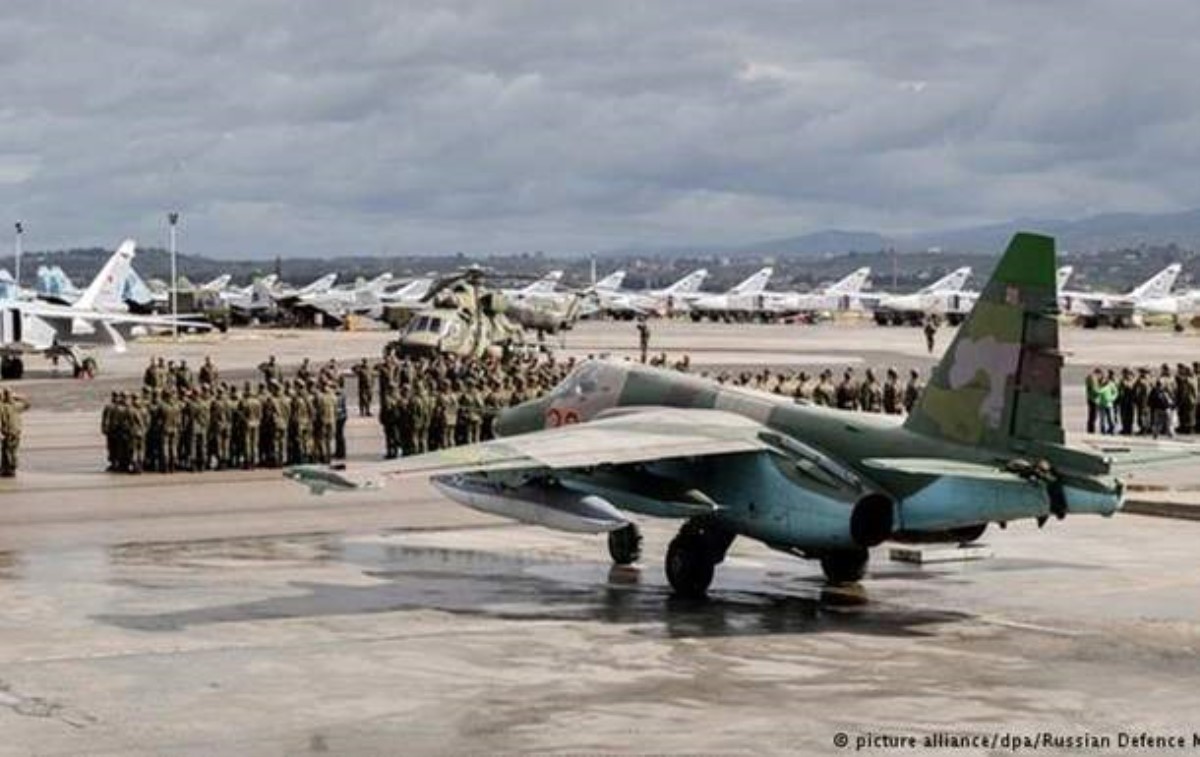 Россияне устроили парад на своей авиабазе в Сирии