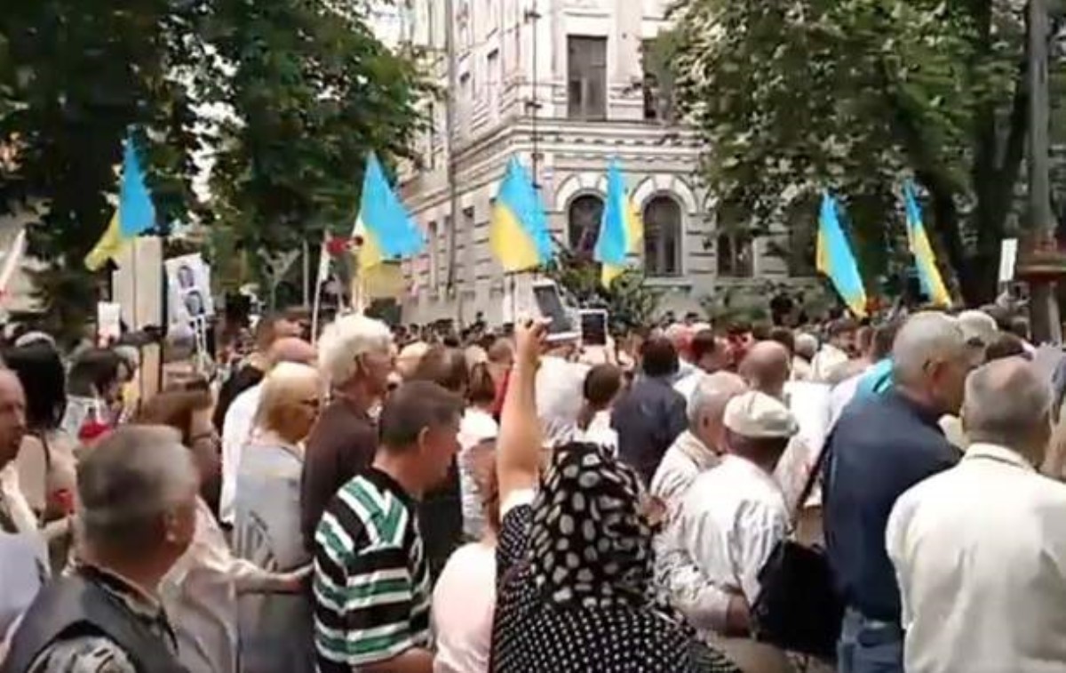 Несколько сот тысяч украинцев участвовали в акциях приуроченных ко Дню Победы