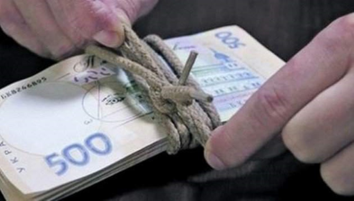 В чем лучше хранить деньги в Украине