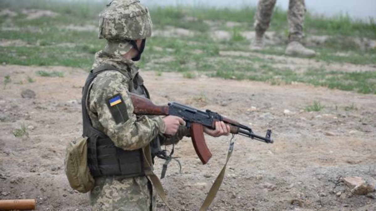Боец ВСУ сам отбил атаку и нанес урон боевикам: военные сообщили детали героического боя