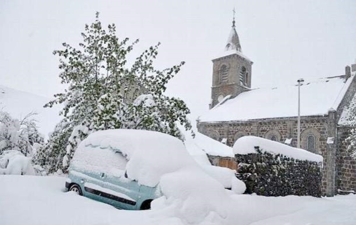 Юг Франции накрыли мощные снегопады