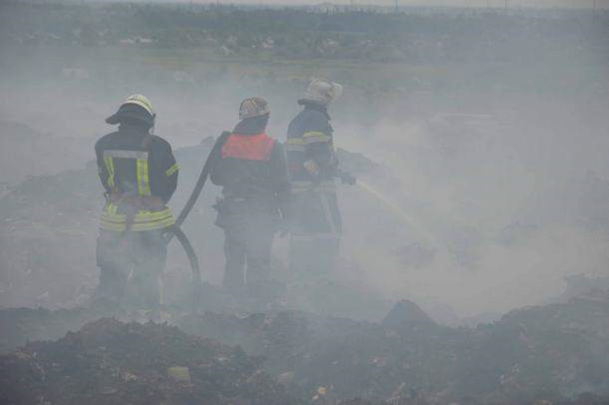 Экологическое бедствие под Днепром: черный дым видно за километры