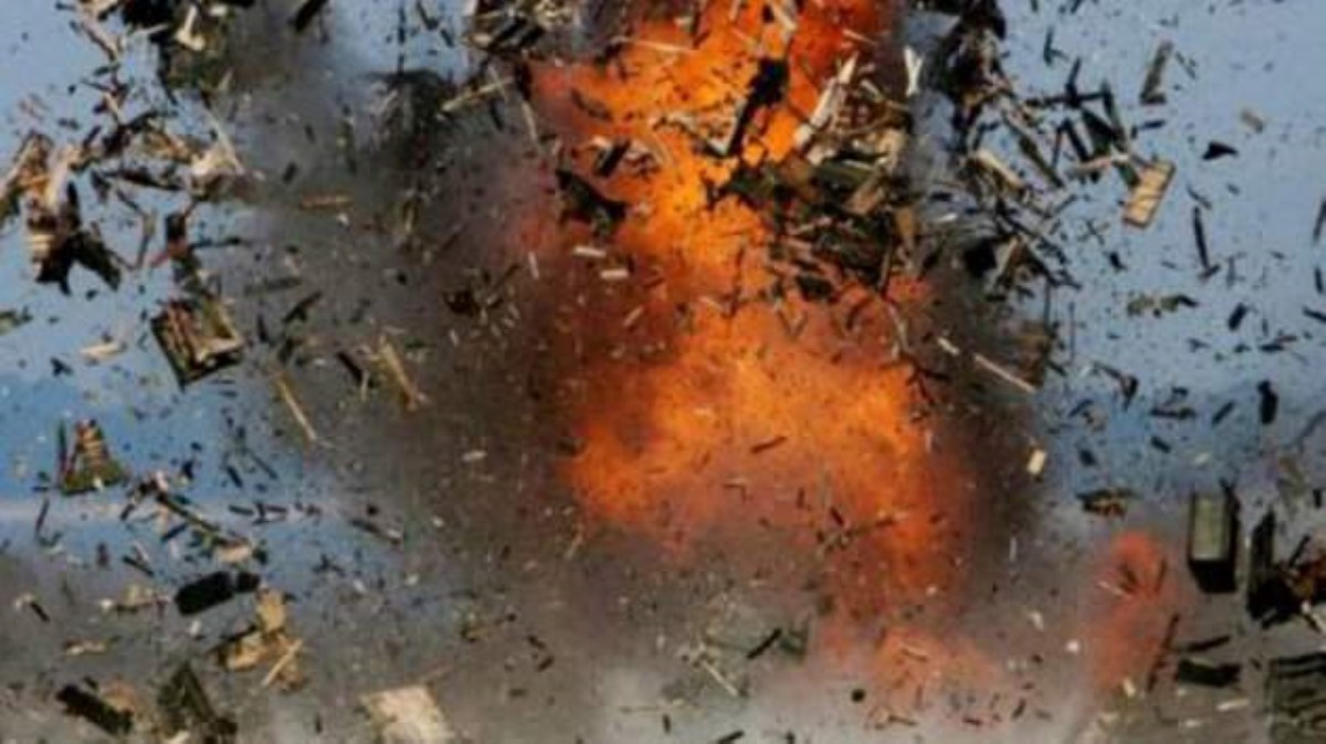 В России на военном полигоне крупный пожар со взрывами