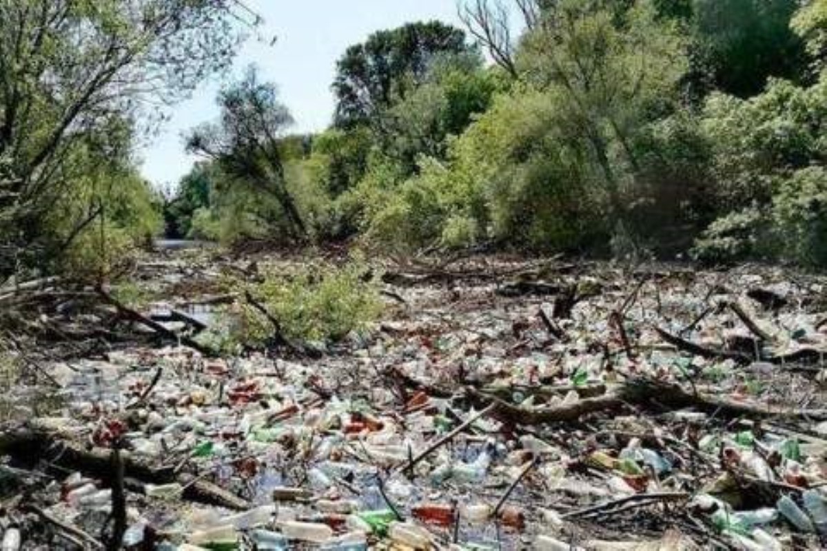 Венгрия потребовала наказать Украину за мусор в реках