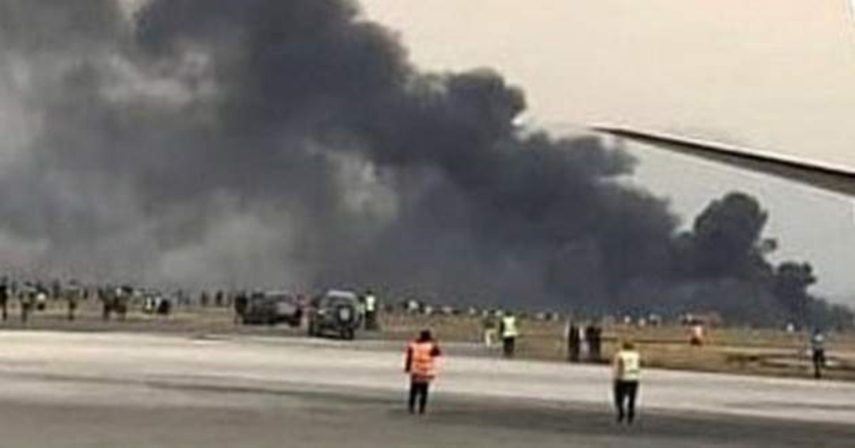 Упал пассажирский самолет, первые кадры с места трагедии