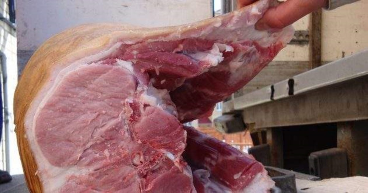 Разрушает организм: почему мясо в Украине смертельно опасно