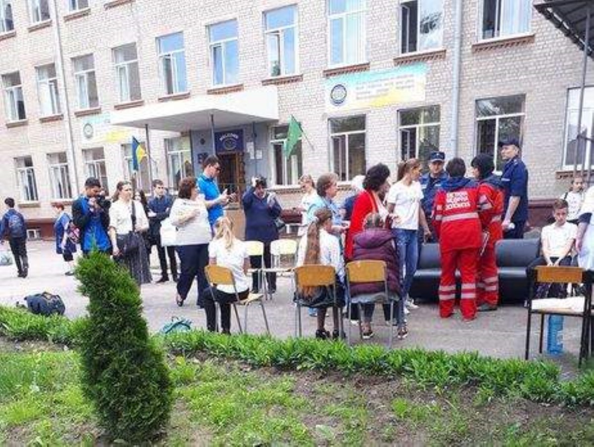 Распыление газа в школах Украины: обнаружен след "виновников"